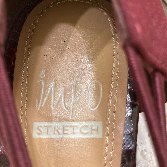 Impo Stretch Burgundy Wedges Size 8 1/2M Heel Height 2 Inches - Picture 6 of 8